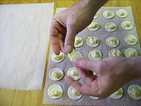 Blätterteigtäschli mit Käse