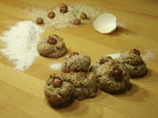 Makrönchen (Nusshüfeli)